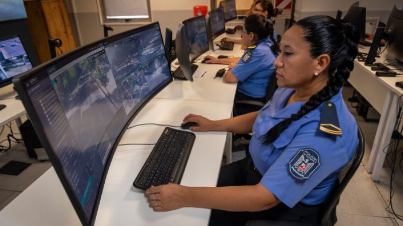 Gracias a un llamado al 911, la Policía atrapó a dos delincuentes en pleno robo en Ciudad
